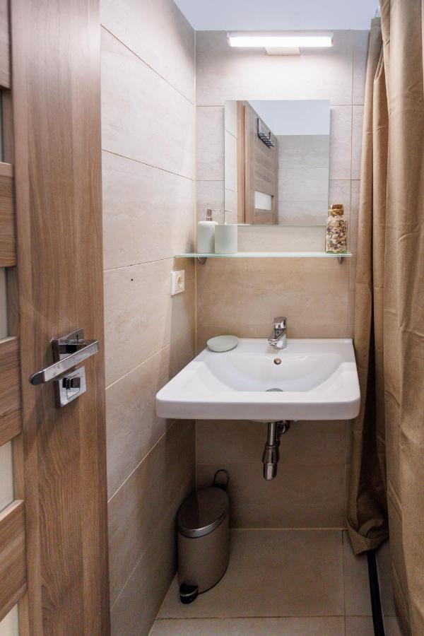 Cozy Market-Square Retreat Located In The Heart Of The 10Th District Wenen Buitenkant foto