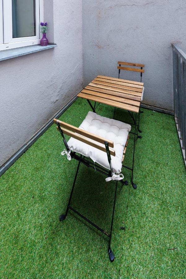Cozy Market-Square Retreat Located In The Heart Of The 10Th District Wenen Buitenkant foto